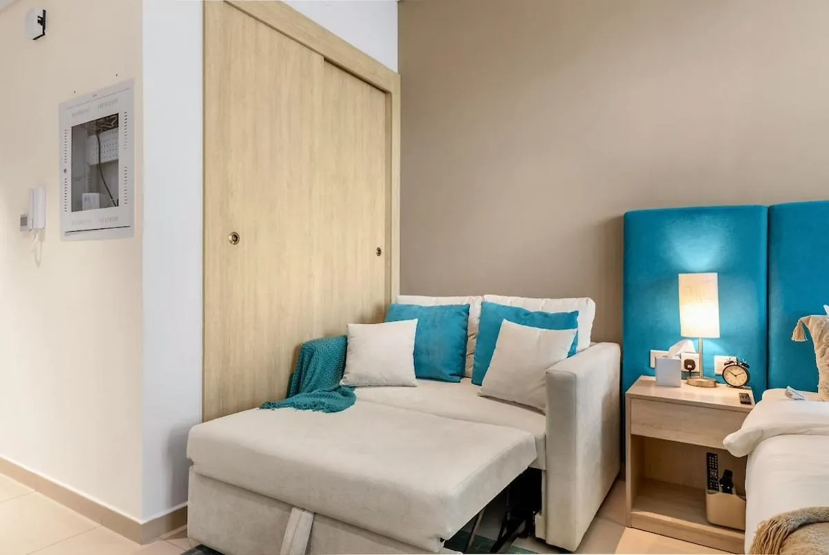 Apartment Stunning Palm Studio - Rooftop Infinity Pool & Private Beach Access - Maxstays Dubai